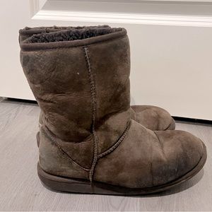 UGG Classic Short Chocolate Boots Sz9